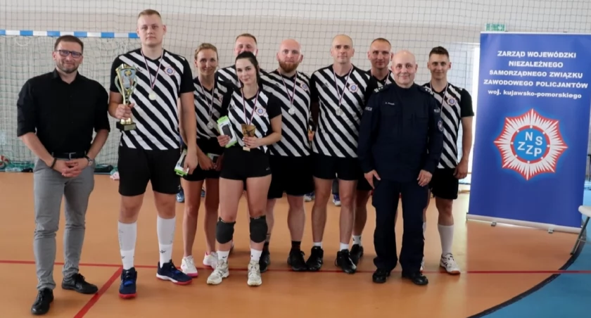 Turniej w Piłce Siatkowej Halowej Policjantów. Funkcjonariusze ze Świecia wicemistrzami