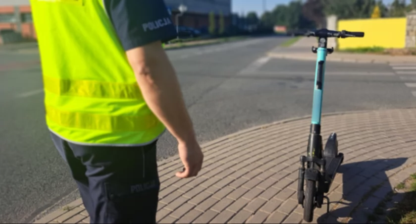 Zderzyły się dwie hulajnogi. Kobieta trafiła do szpitala, mężczyzna był nietrzeźwy