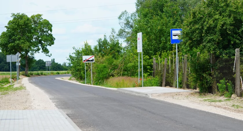 Droga w Luszkówku gotowa. Jest nowa nawierzchnia i nie tylko [ZDJĘCIA]