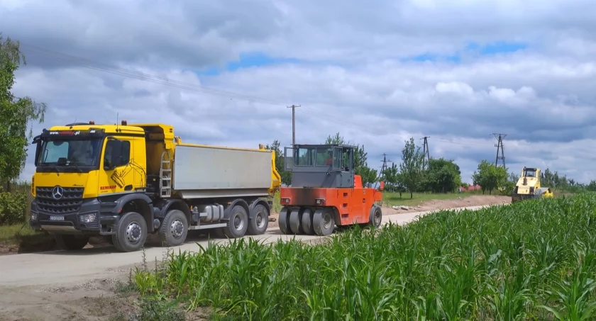 Ulica Nowskie Wybudowanie w budowie. Będzie asfalt na kilometrowym odcinku