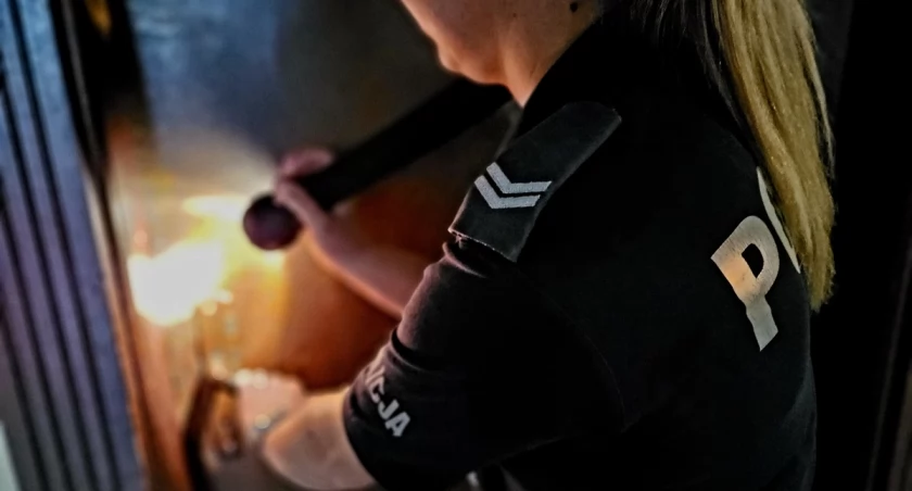 Wyjeżdżasz na wakacje? Policjanci ze Świecia radzą jak zabezpieczyć swoje mieszkanie