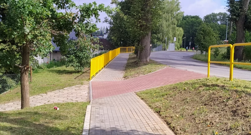 Chodnik przy ul. Komierowskiego gotowy. Kosztował 166 tys. zł