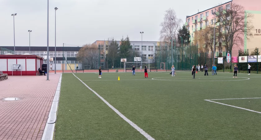 Orlik przy SP nr 8 przejdzie remont. Zakończenie prac w przyszłym roku
