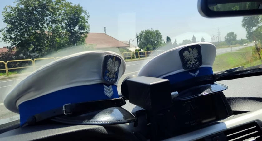 Policjanci kontrolowali okolice przejść. Karali kierowców i pieszych