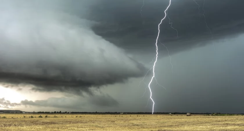 Dwa ostrzeżenia meteorologiczne dla powiatu świeckiego. Może być niebezpiecznie