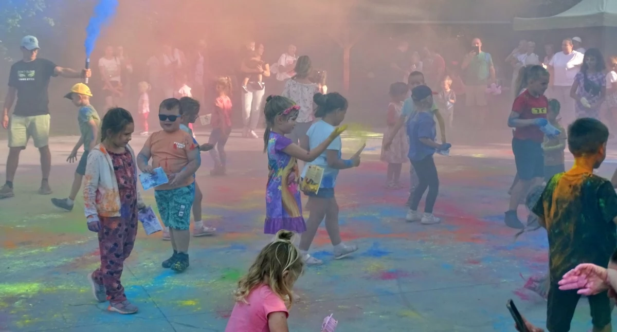 Kolorowy piknik wakacyjny dla dzieci w Bukowcu. Fotorelacja z imprezy