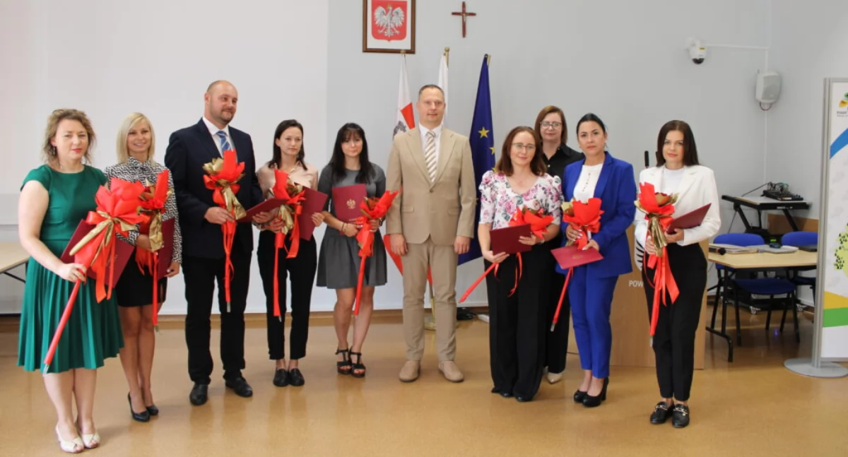 Nauczyciele ze Świecia z awansami zawodowymi. Starosta wręczył akty mianowania 