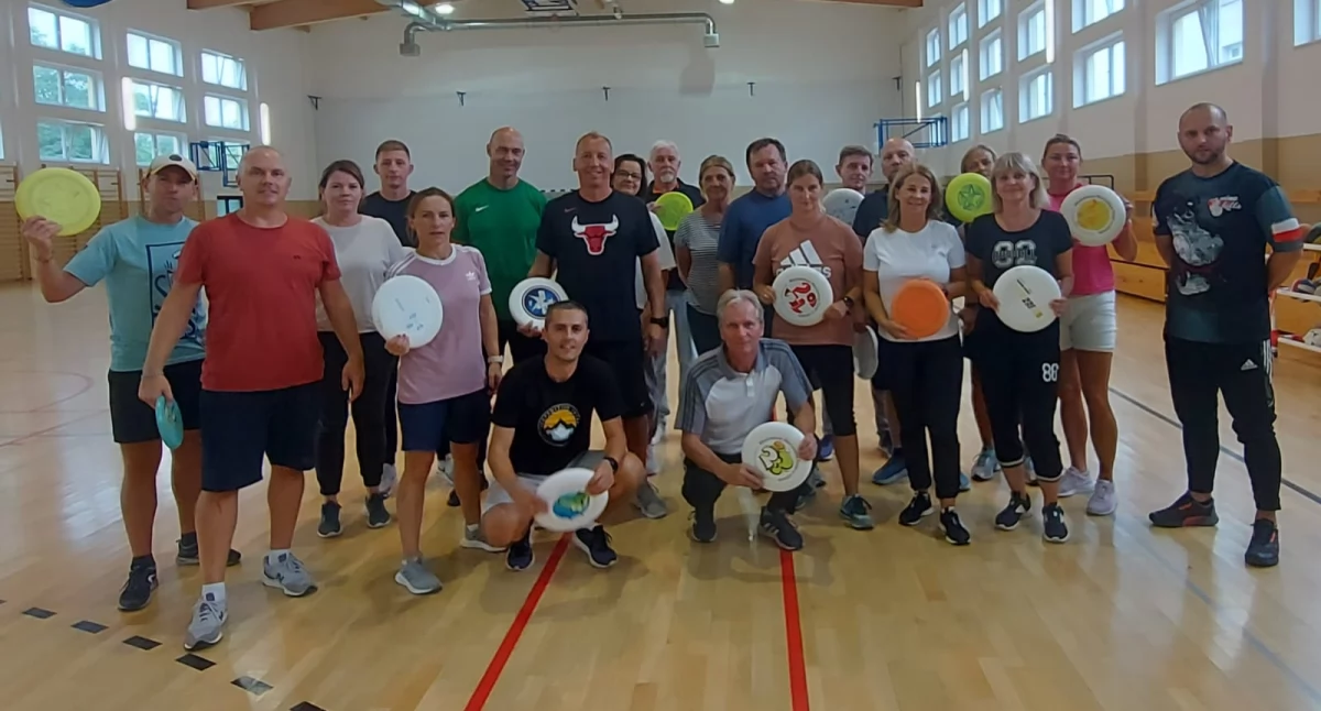 Nauczyciele wychowania fizycznego szkolili się z... frisbee. Warsztaty poprowadził doświadczony trener