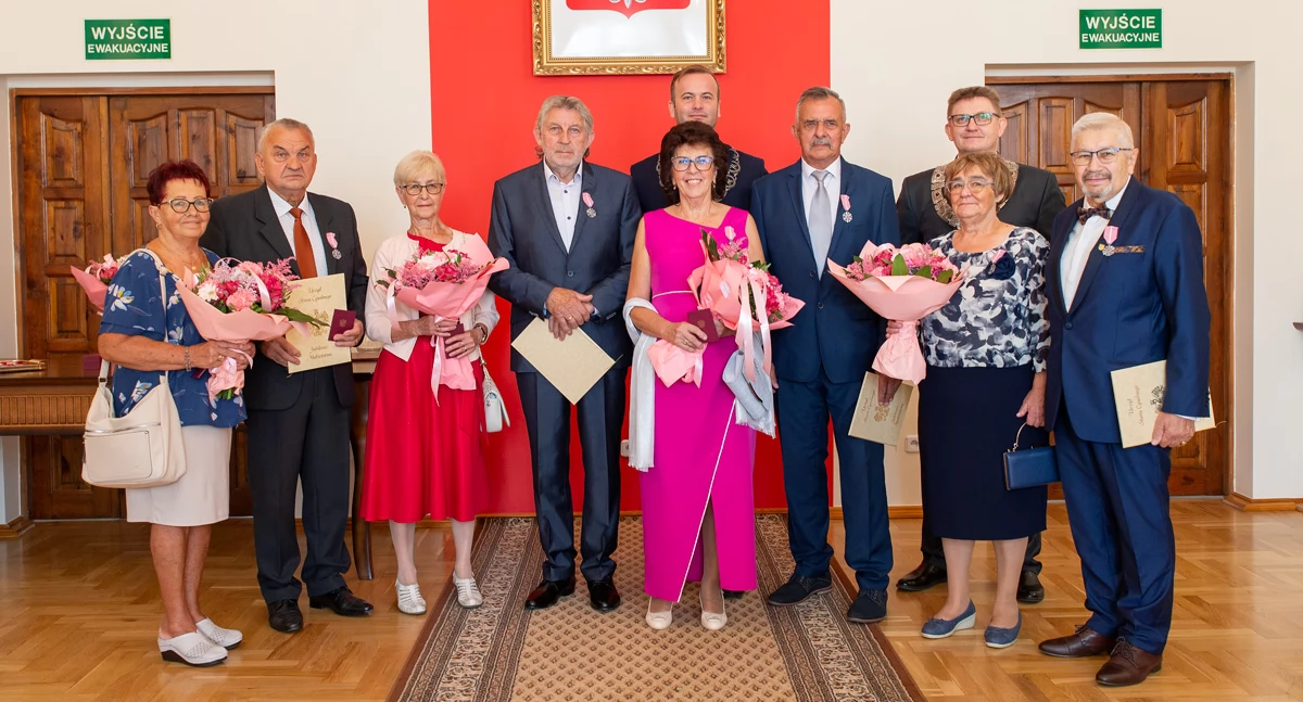Złote gody par z gminy Świecie. Wręczono medale w dowód uznania [ZDJĘCIA]