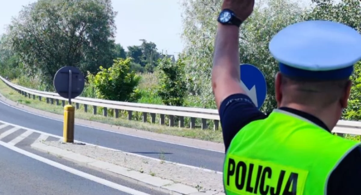 Kompletnie pijany kierowca zatrzymany po zgłoszeniu obywatelskim. Mężczyźnie grozi do trzech lat więzienia 