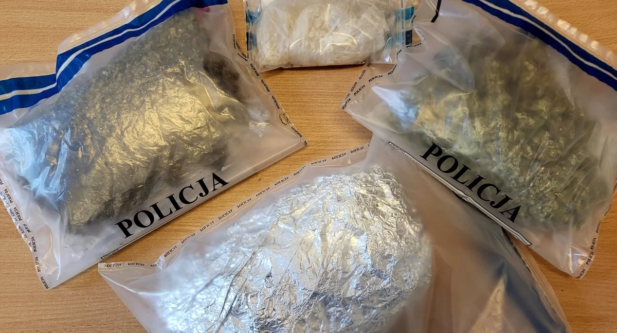 Miał w mieszkaniu pół kilograma narkotyków. 26-latek wpadł w ręce policji