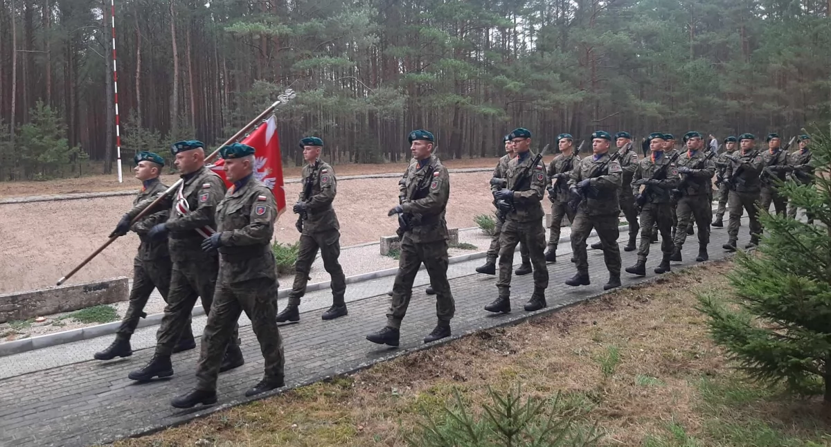 Pamięć o pomordowanych trwa. Uroczystości patriotyczno-religijne w Mniszku [ZDJĘCIA]