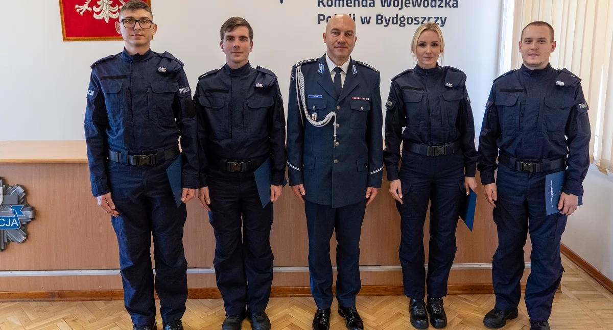 Nowi policjanci w Świeciu. Przywitał ich komendant 