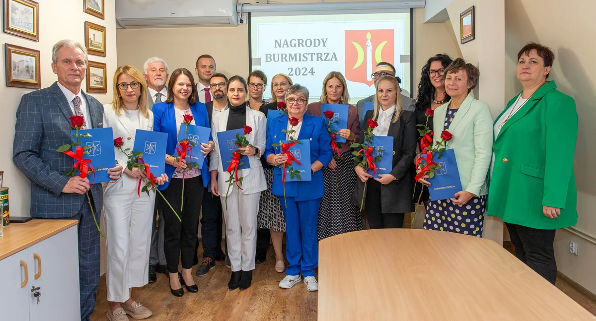 Burmistrz Świecia nagrodził dyrektorów i nauczycieli. W dniu ich święta