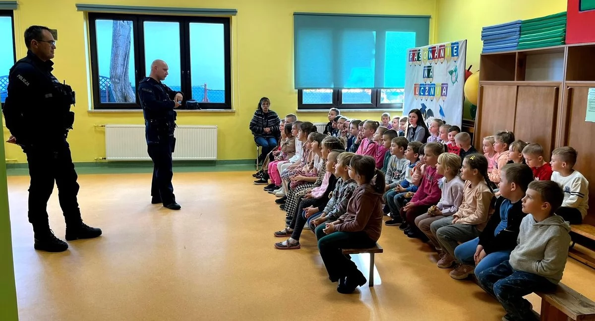 Moja pierwsza lekcja bezpieczeństwa. Dzielnicowi z wizytą u pierwszoklasistów