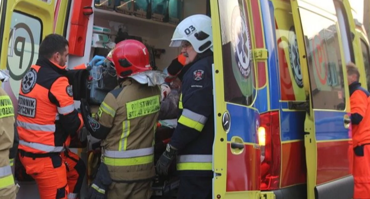 Trzy osoby zabrane do szpitala. Jest apel straży pożarnej
