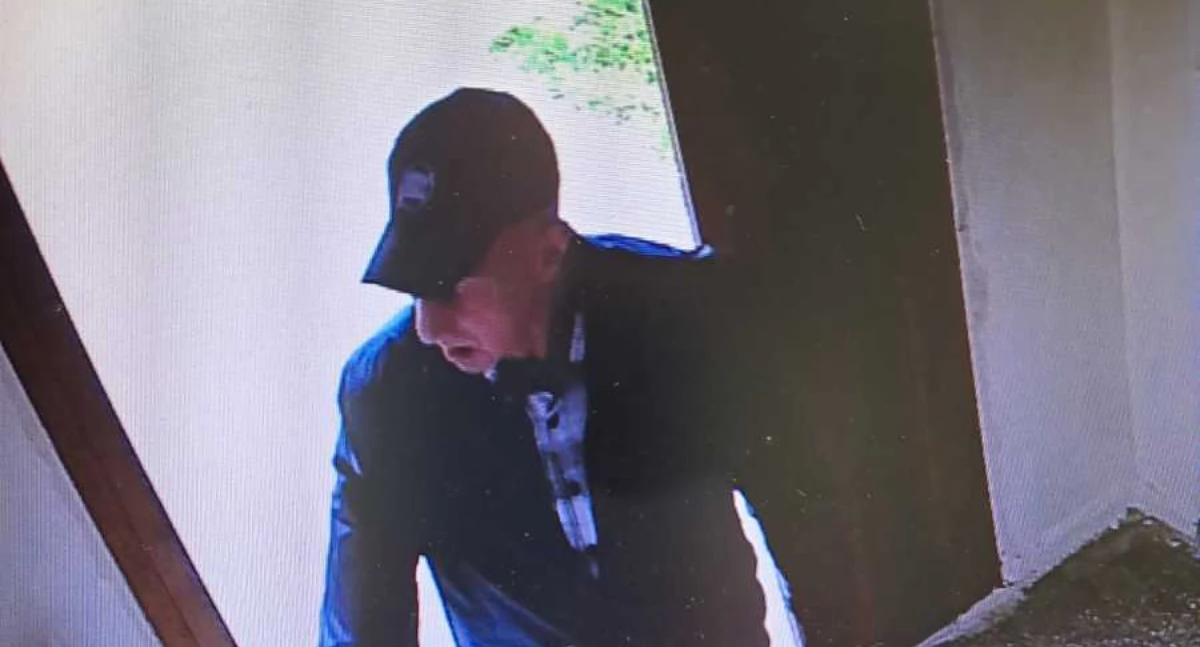 Kradł na terenie placówki zdrowia w Chełmnie. Policja publikuje jego wizerunek