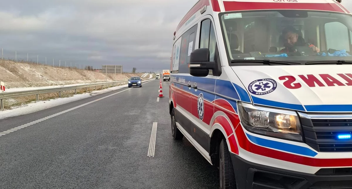 Kolizja na drodze S5. Auto wypadło z drogi