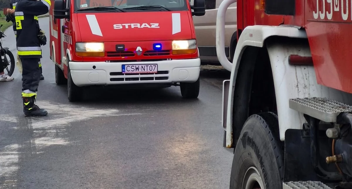Plama ciągnęła się przez kilka kilometrów. Akcja służb w powiecie świeckim