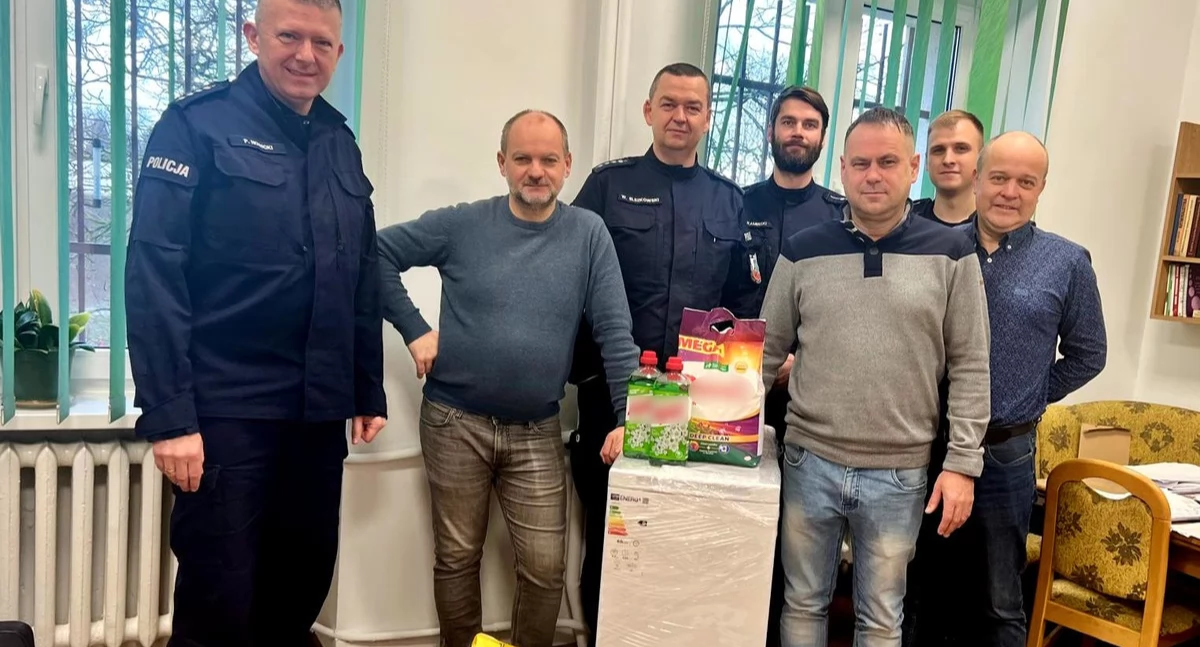 Policjanci dołączyli do ogólnopolskiej akcji „Szlachetna Paczka”. Pomoc trafiła do potrzebującej rodziny