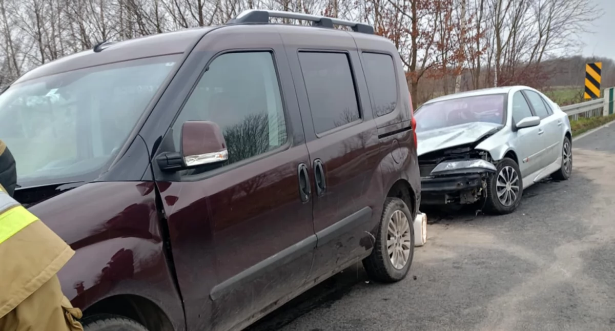 Zderzenie dwóch samochodów osobowych. Brak osób poszkodowanych