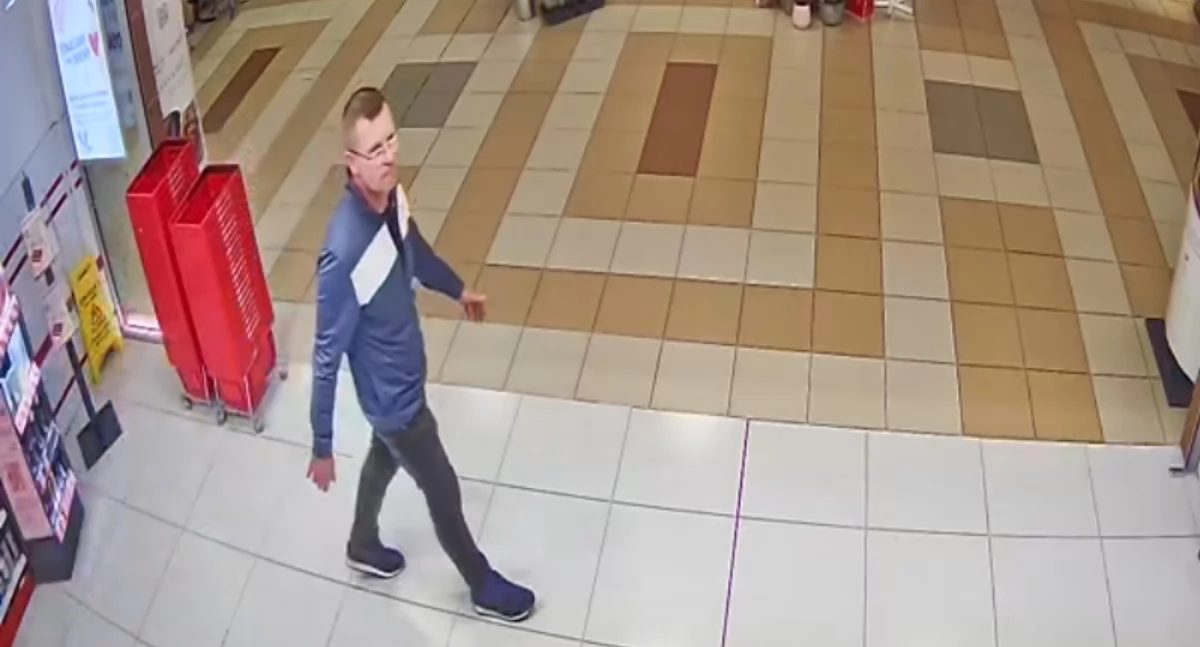 Kradli perfumy. Policjanci ze Świecia prowadzą śledztwo