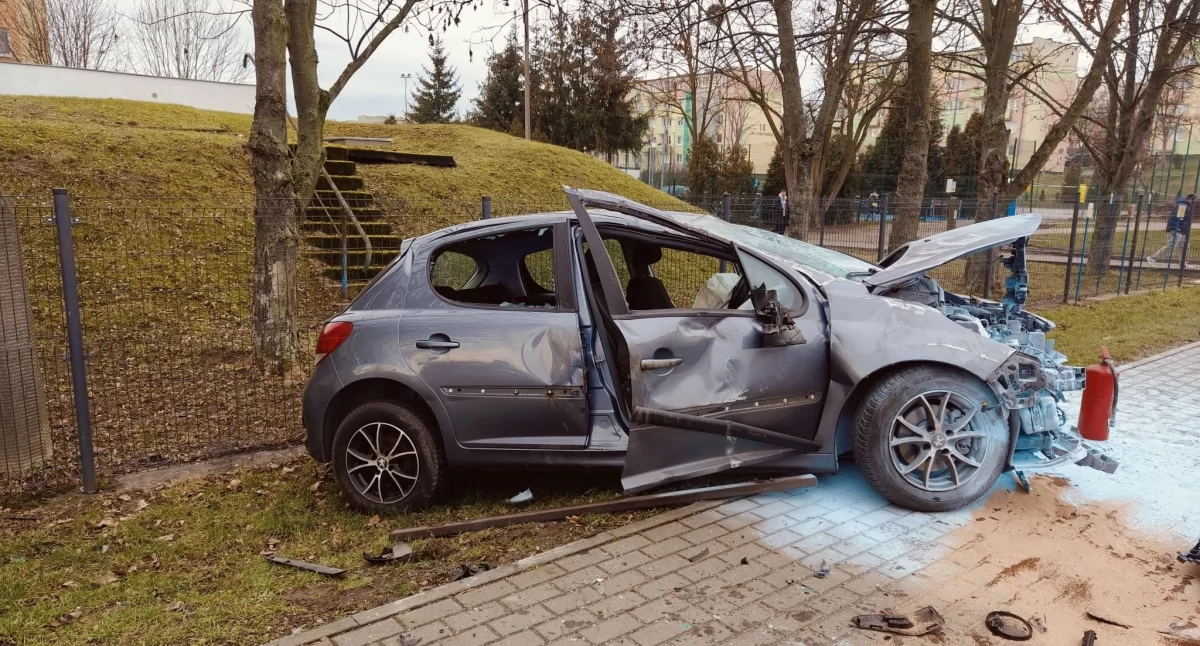 Wypadek w Świeciu. Dachował samochód osobowy