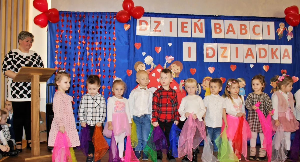 Dzień Babci i Dziadka w przedszkolu w Bukowcu. Fotorelacja z uroczystości