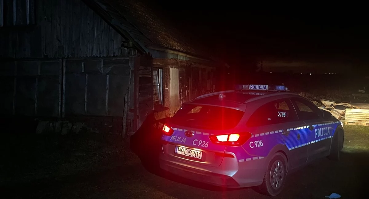 W budynku pojawiło się silne zadymienie. Pijanego mężczyznę musiała wyprowadzić policja