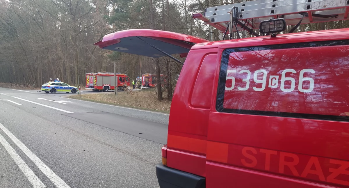 Wypadek na skrzyżowaniu. Zderzyły się dwa samochody osobowe