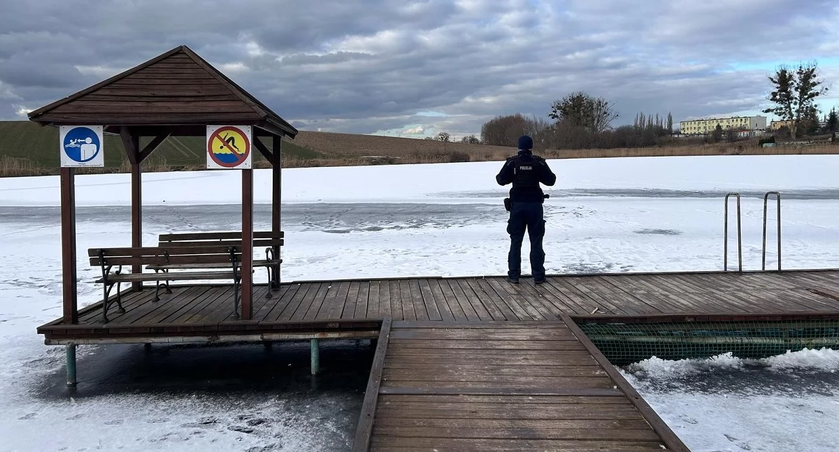 Wchodzenie na lód jest bardzo niebezpieczne. Apel policji