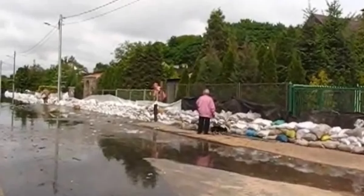 Świecie walczyło z powodzią. Zobaczcie archiwalne nagranie z 2010 roku [WIDEO]