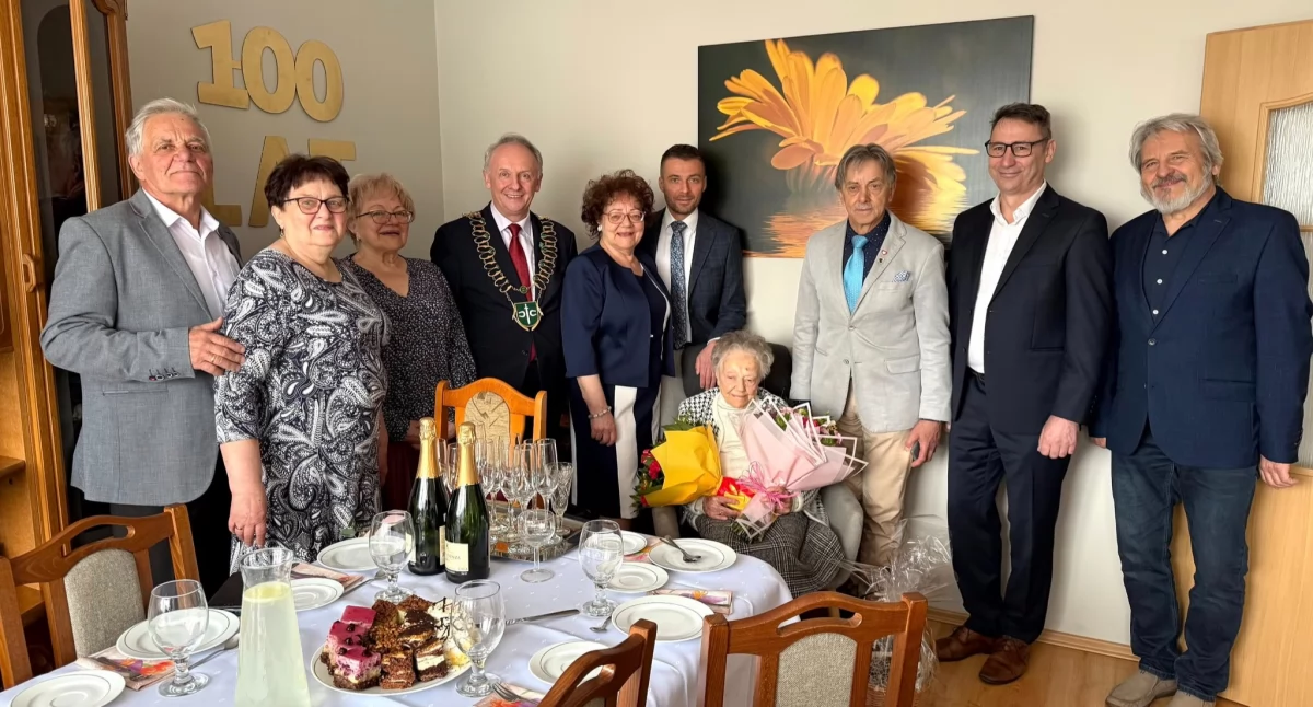 100 lat pani Stanisławy Pszczolińskiej. Jubilatkę odwiedzili samorządowcy z regionu