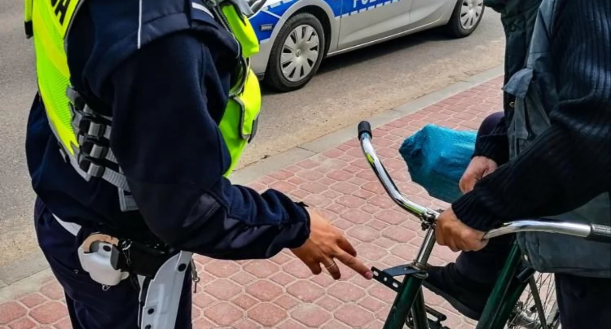 Świąteczny weekend na drogach powiatu. Wpadali kierowcy samochodów i rowerzyści