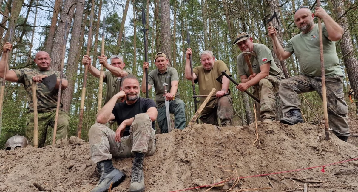 Skarb znaleziony na terenie powiatu świeckiego. Nagranie z odkrycia [WIDEO]