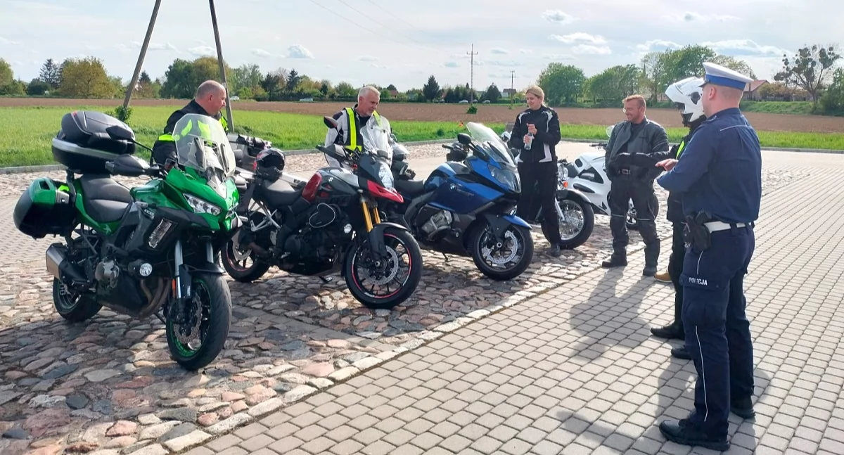 Świadomy i bezpieczny motocyklista z policjantami ze Świecia. Akcja służb mundurowych