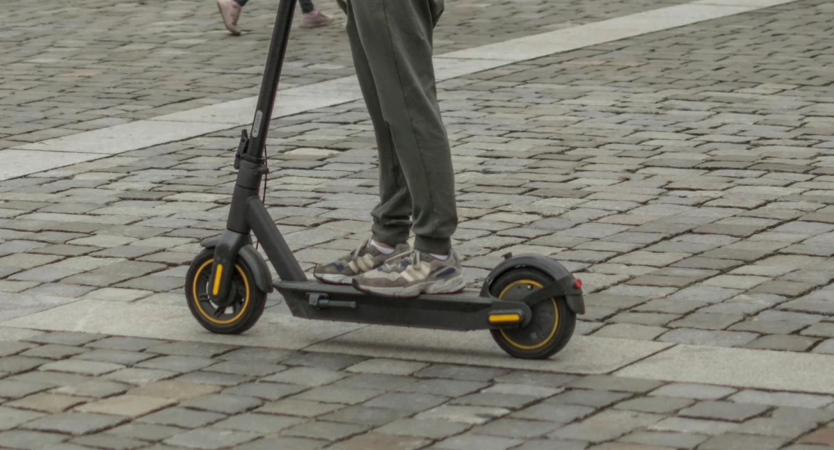 Mieszkańcy skarżą się na użytkowników hulajnóg elektrycznych. Interweniuje Straż Miejska w Świeciu