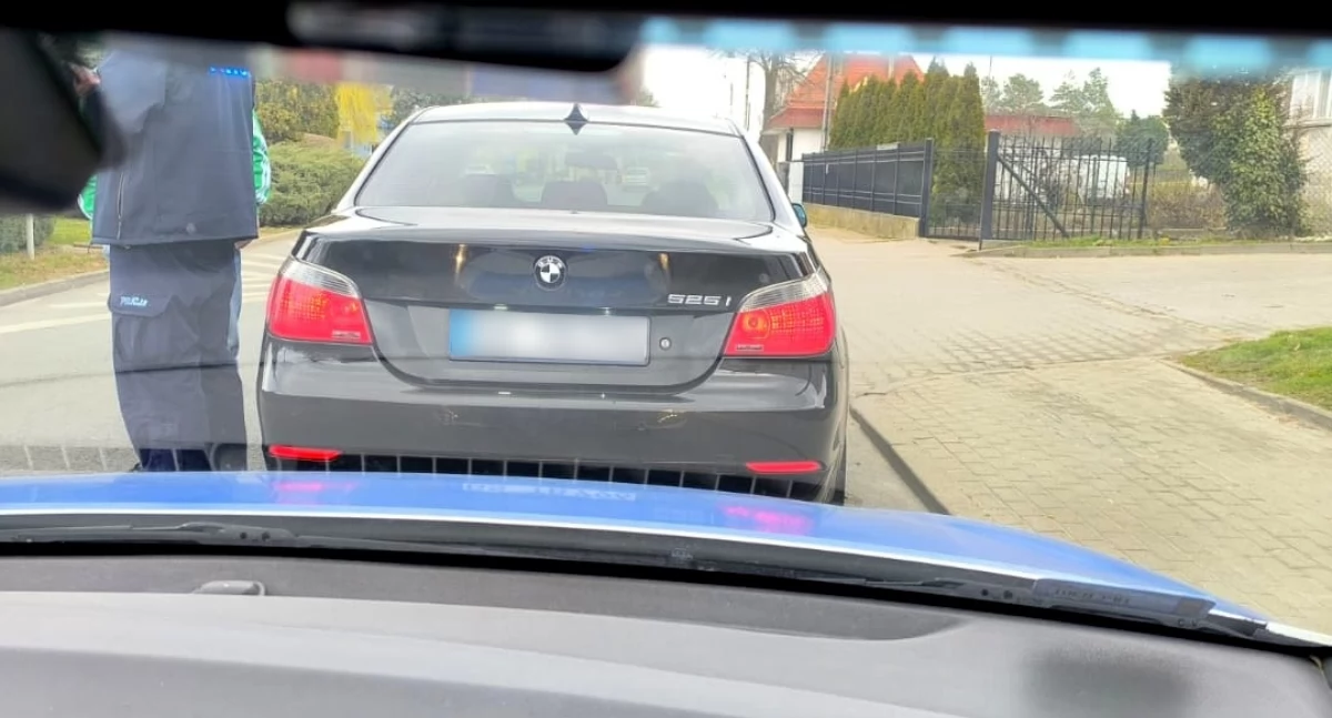 Policjant w dniu wolnym od służby przejeżdżał ulicami Nowego. Zwrócił uwagę na bmw