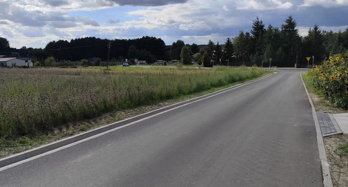 Kolejna inwestycja drogowa w gminie Świecie zakończona. Jest nowa nawierzchnia