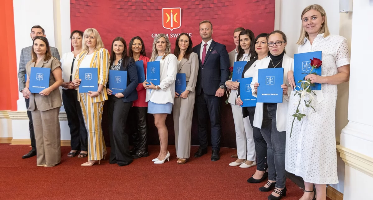 Rozpoczął się rok szkolny. Nagrody jubileuszowe, powierzenie obowiązków dyrektora, nadanie stopnia nauczyciela mianowanego [ZDJĘCIA]