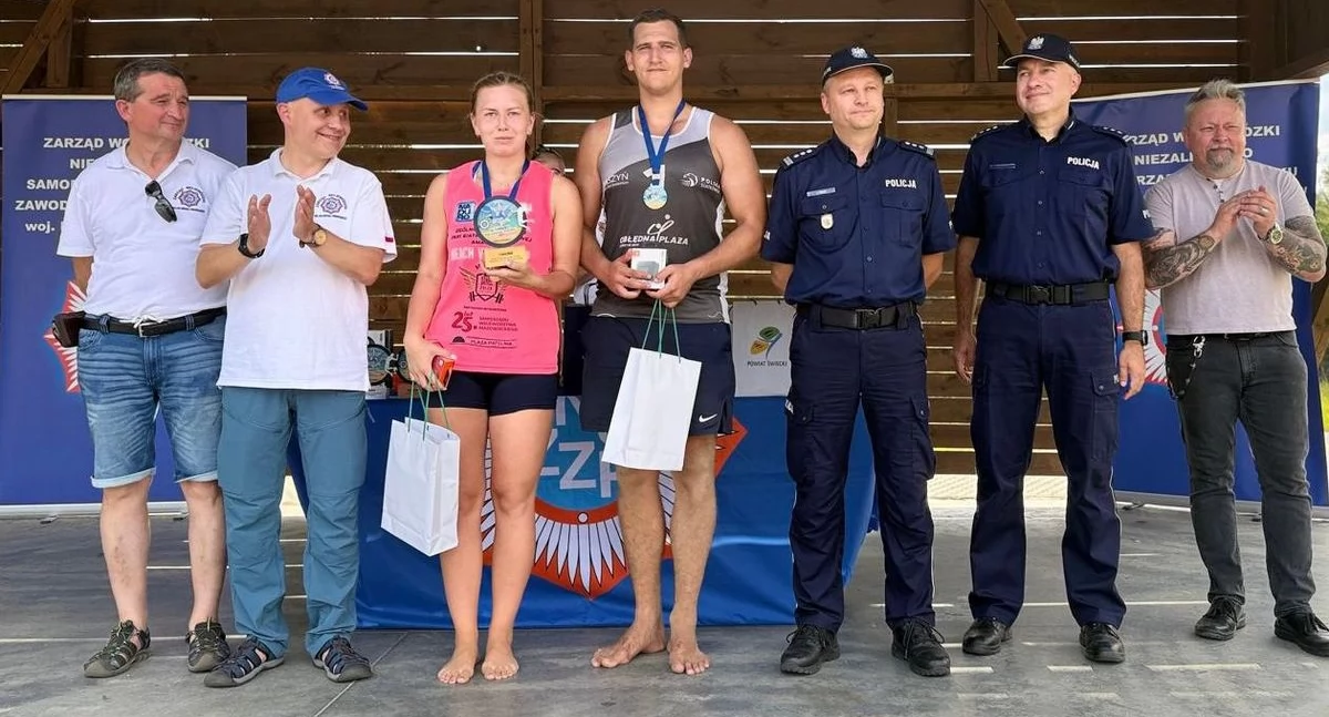 Policjanci z całego województwa rywalizowali w Decznie. Znamy wyniki turnieju piłki siatkowej plażowej