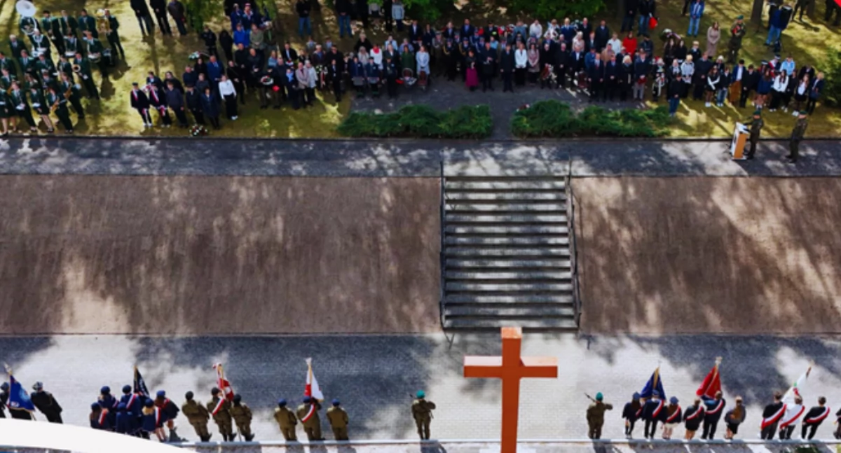 Uroczystość patriotyczno-religijna w Mniszku. To tutaj zamordowano 10 tys. osób