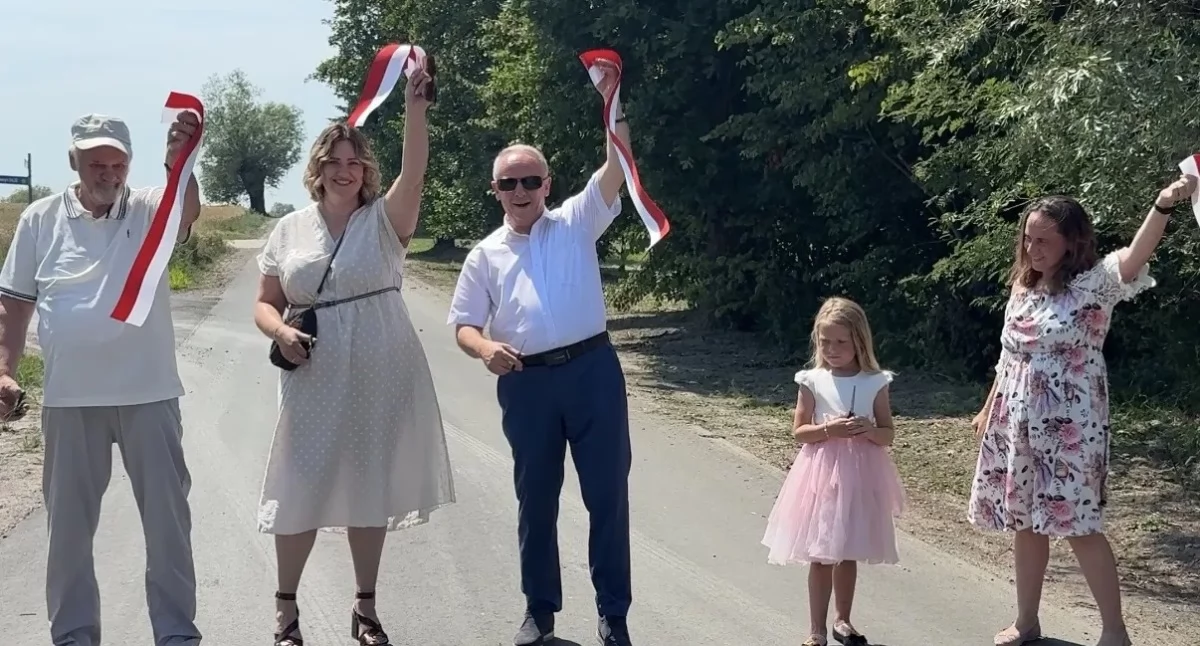 Nowa droga w gminie Pruszcz gotowa. Uroczyście przecięto wstęgę