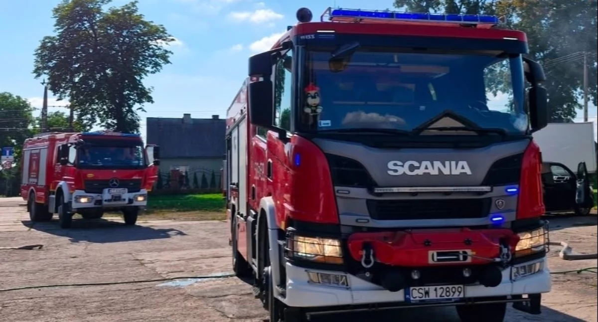 W garażu pojawiło się zadymienie. Na miejsce wezwano strażaków