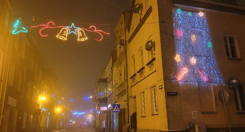 Żywa choinka rozświetla nowski rynek. Zobaczcie jak wygląda [ZDJĘCIA]