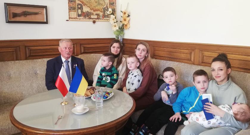 9-osobowa rodzina z Ukrainy już jest w Nowem. Pomagają strażacy, urzędnicy i zwykli mieszkańcy