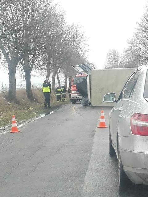 [PILNE] Trasa Wudzyn-Serock zablokowana. Dwie osoby poszkodowane