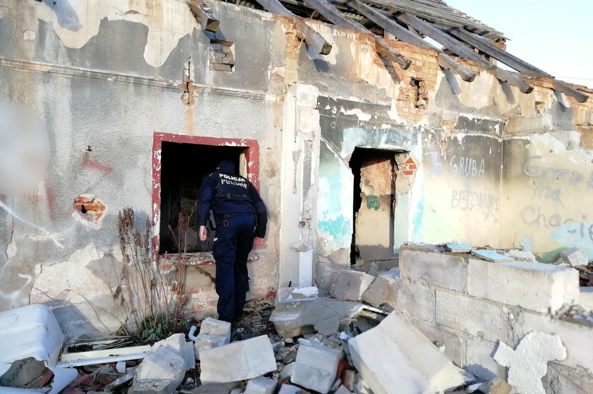 W taką pogodę ludzie mogą zamarznąć na dworzu. Każdy z nas może im pomóc