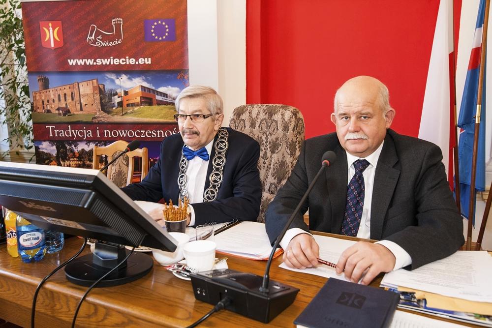 Znamy skład nowej rady miejskiej w Świeciu. Sporo nowych twarzy. Pewniacy nie weszli [WYNIKI WYBORÓW]