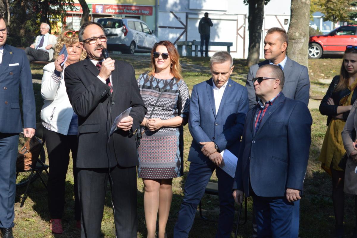 PiS na Małym Blankuszu częstował kawą, ciastem i kiełbasą. Bogdan Tarach mówił o swoich planach